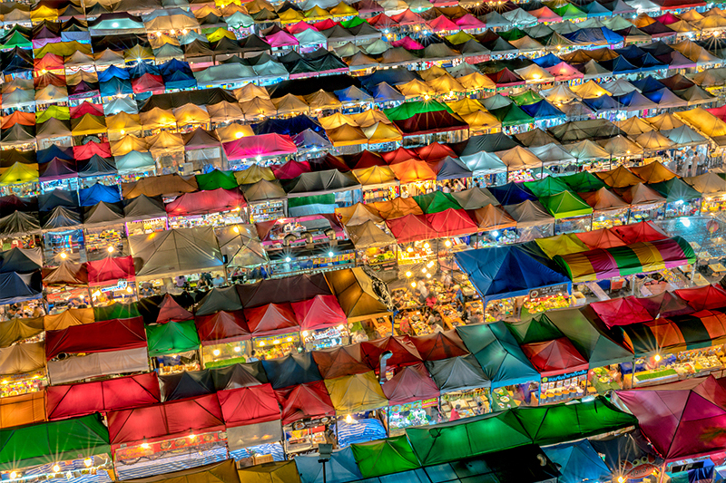 Rot Fai Train Market Ratchada - Shopping in Bangkok