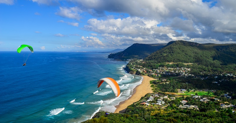 Paragliders at Bald Hill Lookout at Stanwell Tops - Sydney car hire 