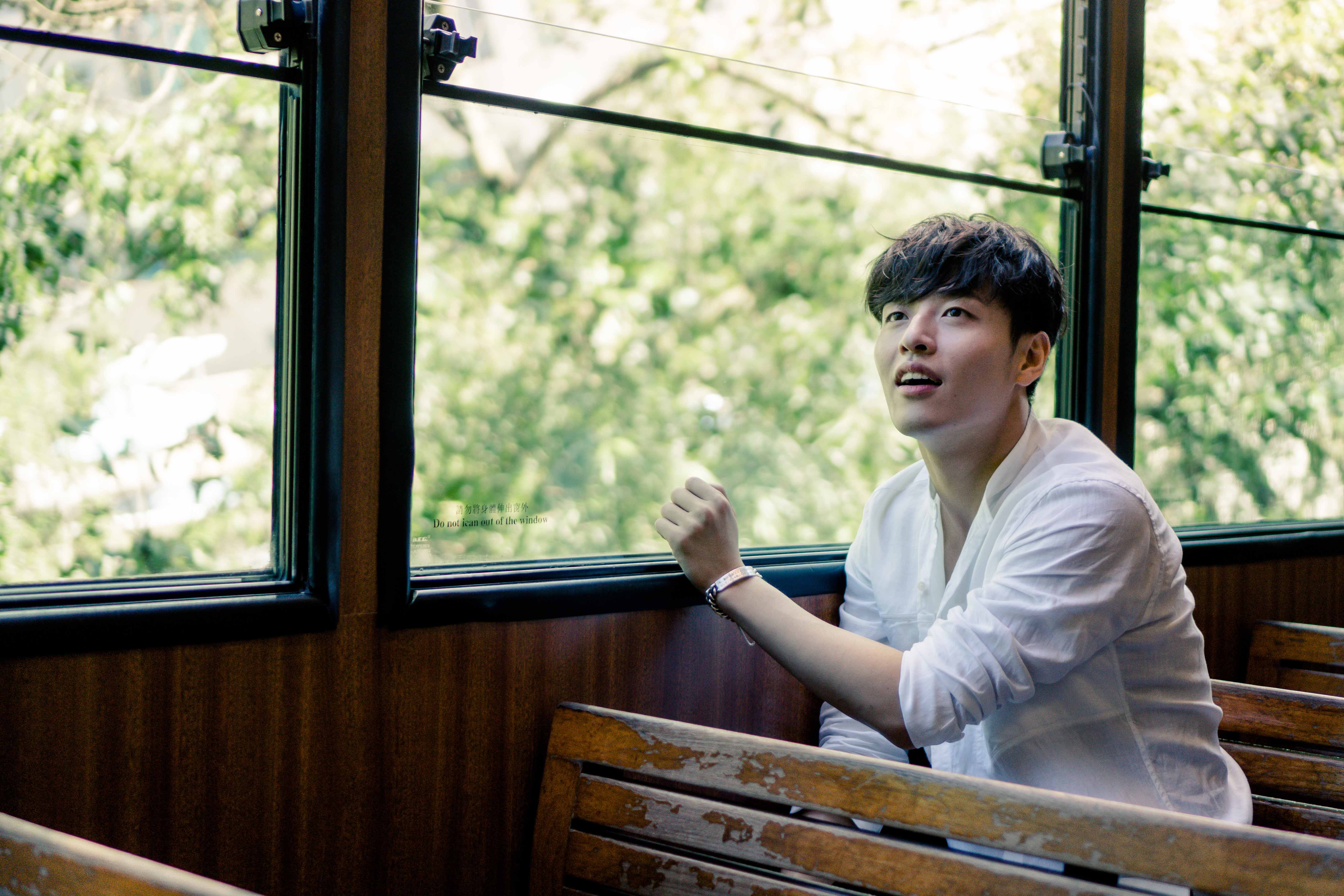 Kang Ha Neul on Hong Kong Victoria Peak Tram