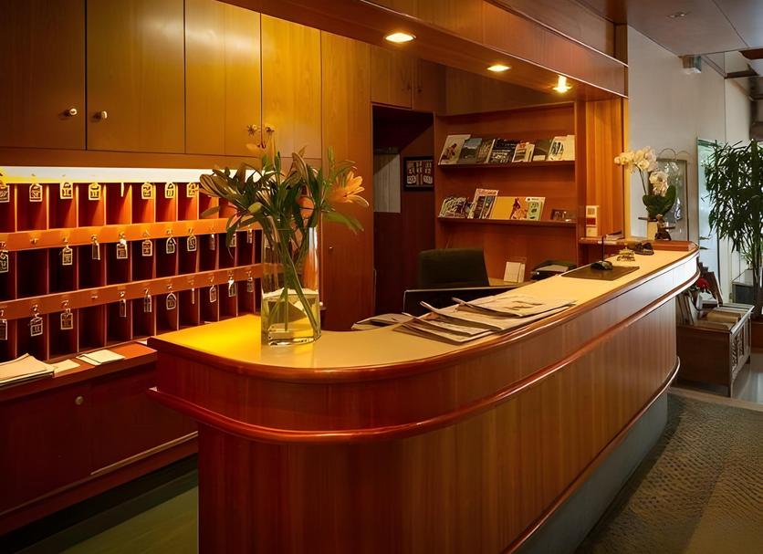 Front desk Photo