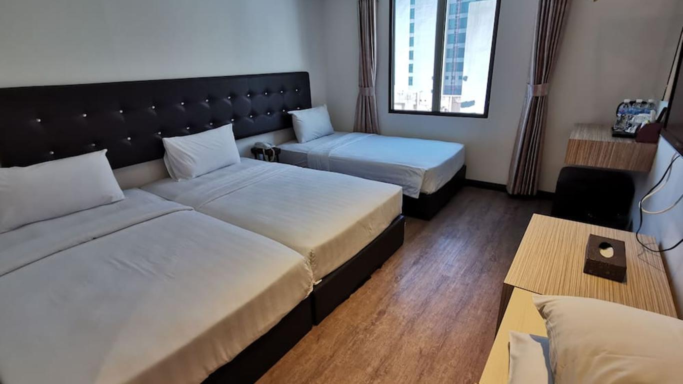 Ease Hotel
