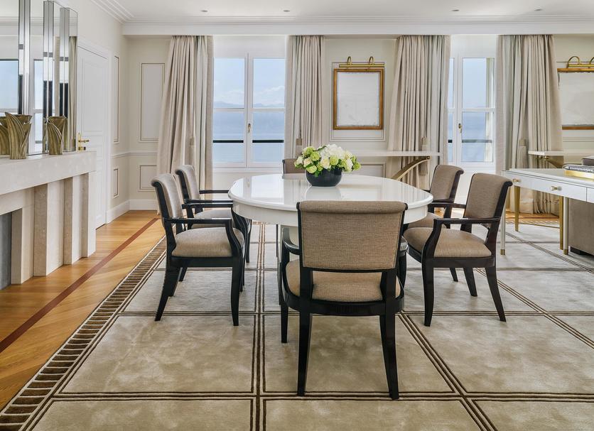 Dining room Photo