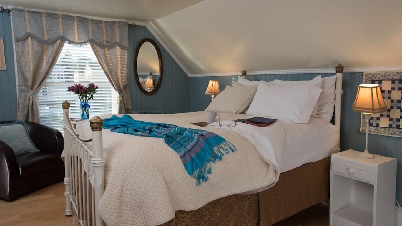 Tucker House Inn & Harrison House Suites