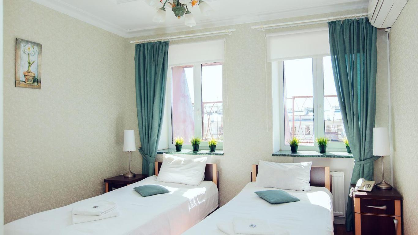 Pushkinskaya 10 Hotel