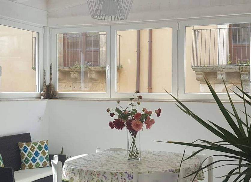 Dining room Photo