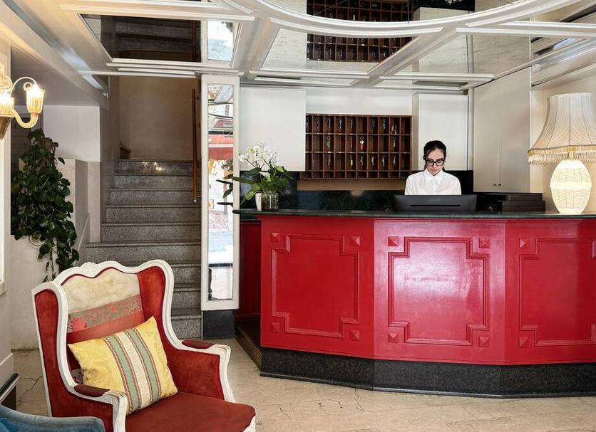 Front desk Photo