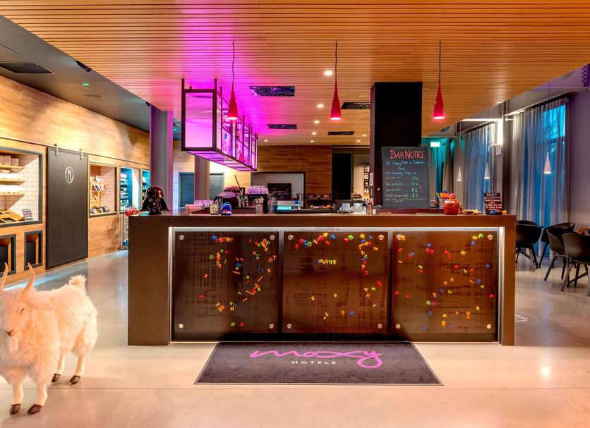 Front desk Photo