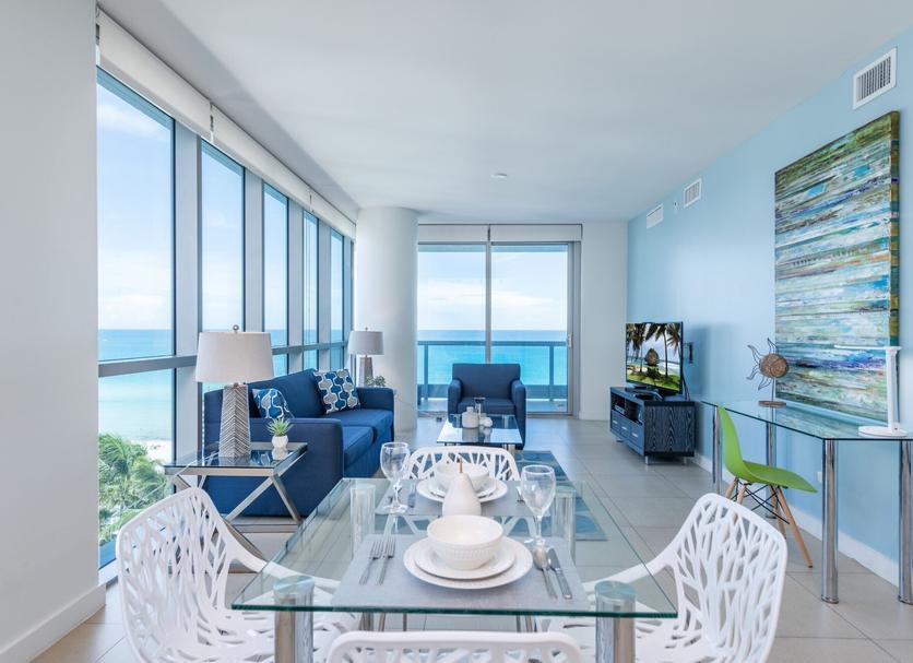 Dining room Photo