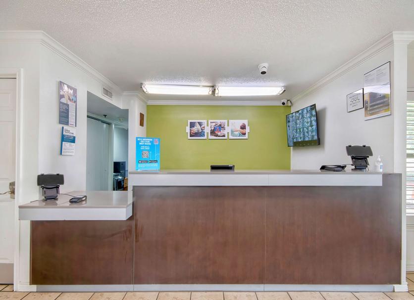 Front desk Photo