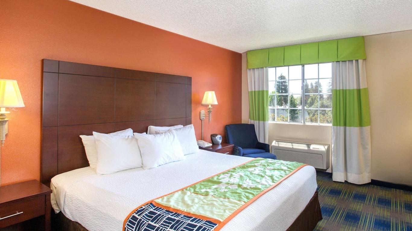 Days Inn by Wyndham Fremont