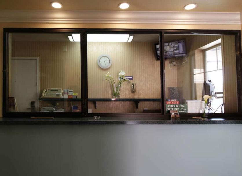 Front desk Photo