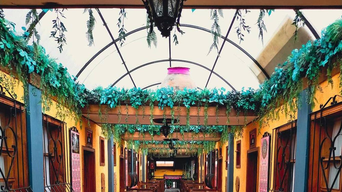 Hotel Temático Mision Colonial