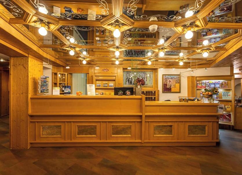 Front desk Photo