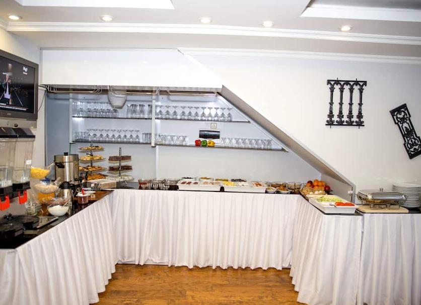 Buffet Photo