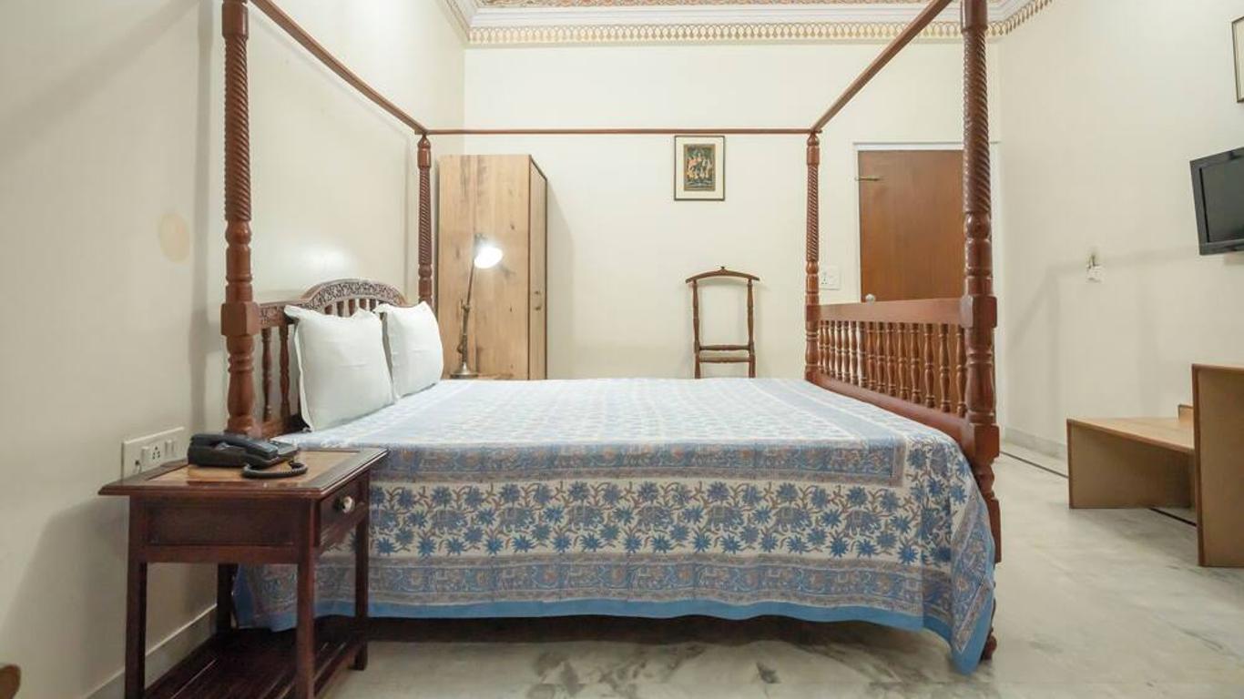 Anuraag Villa