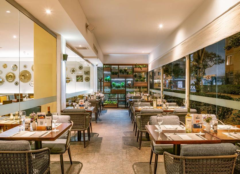 Restaurant Photo