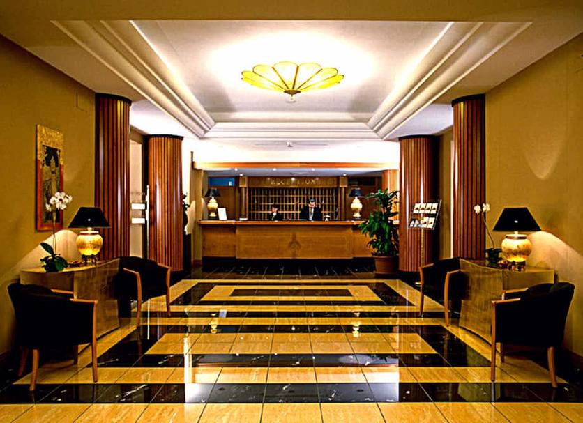 Front desk Photo