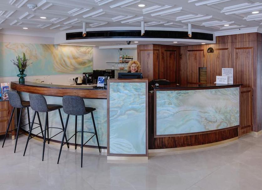 Front desk Photo