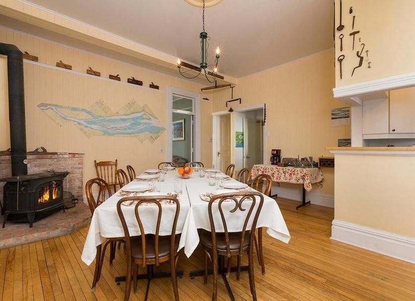 Dining room Photo