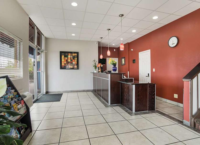 Front desk Photo