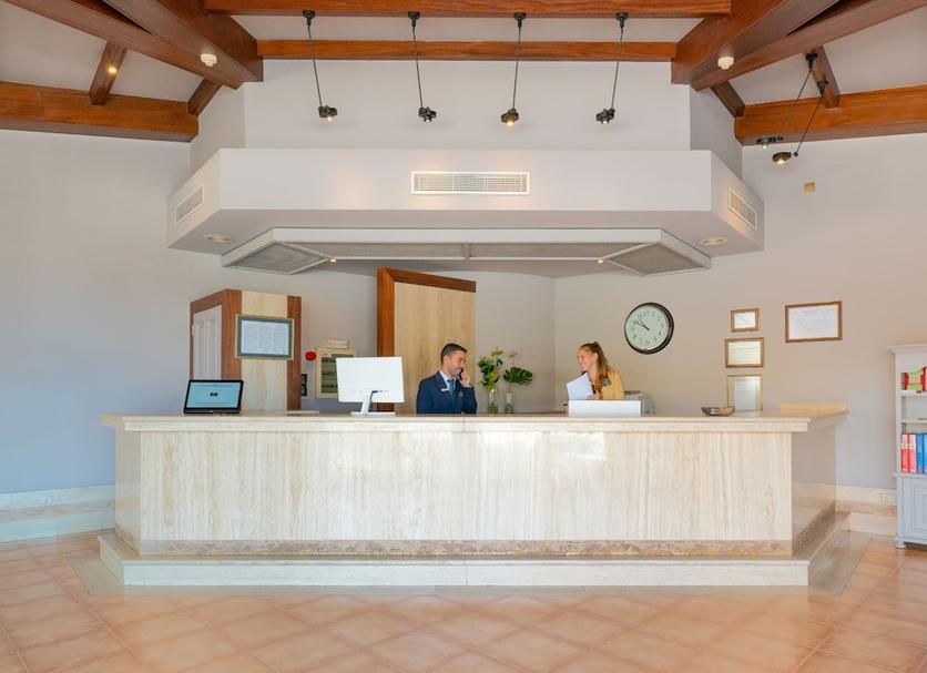 Front desk Photo