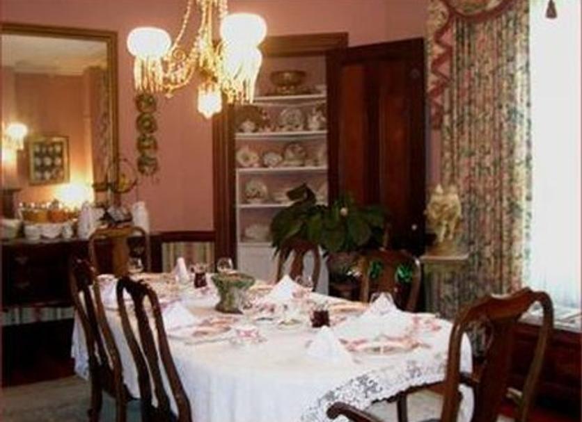 Dining room Photo