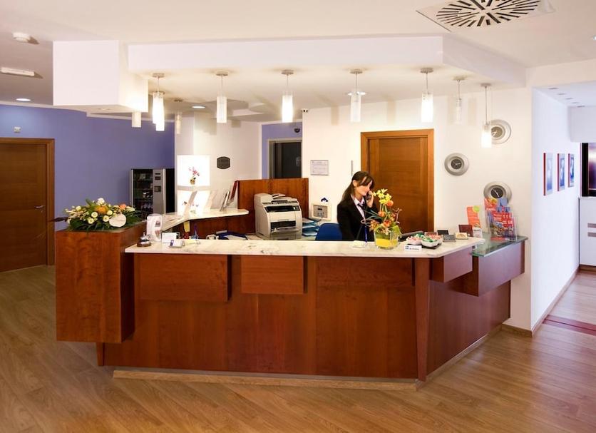 Front desk Photo