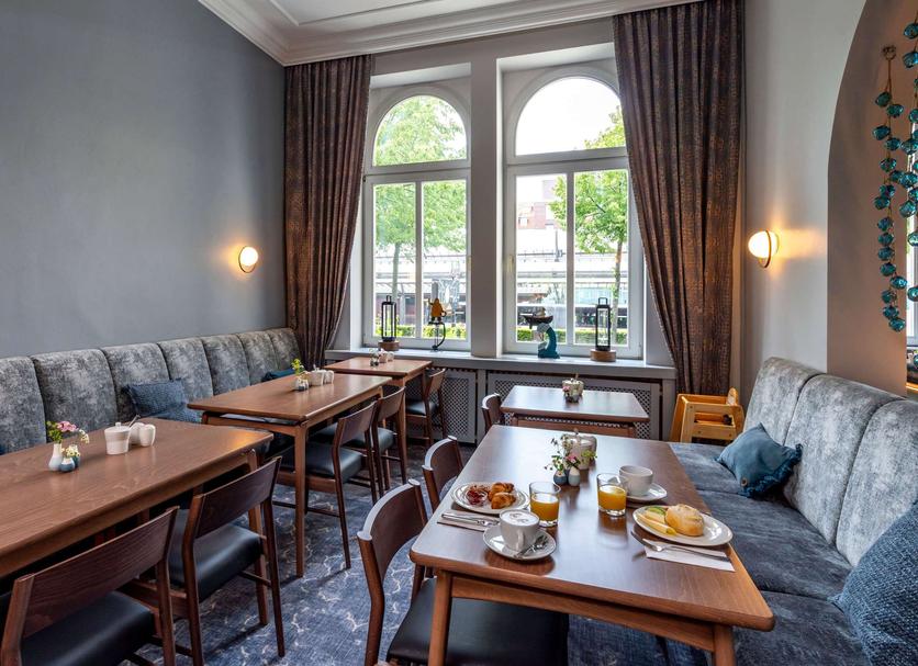 Dining room Photo