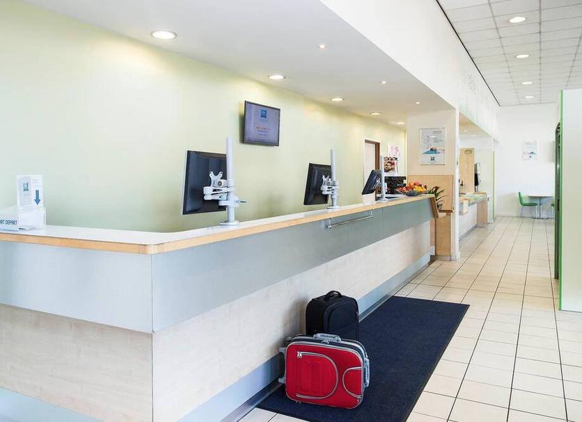 Front desk Photo