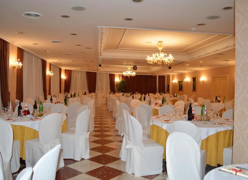 Banquet hall Photo