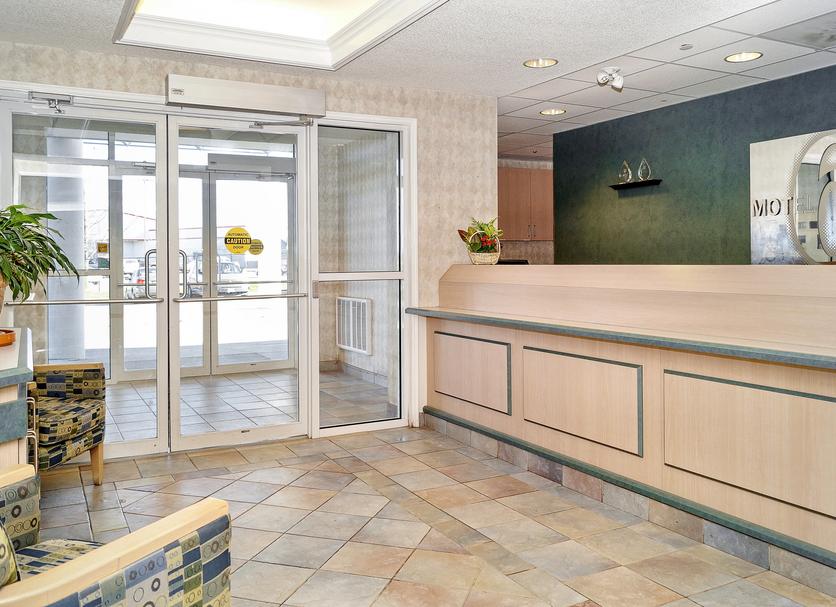 Front desk Photo