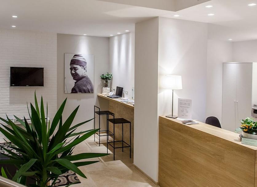 Front desk Photo