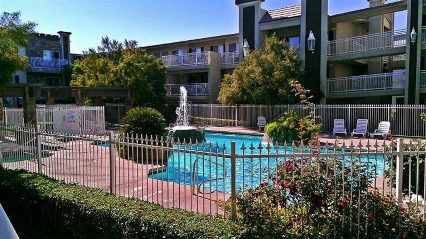 Manor Suites