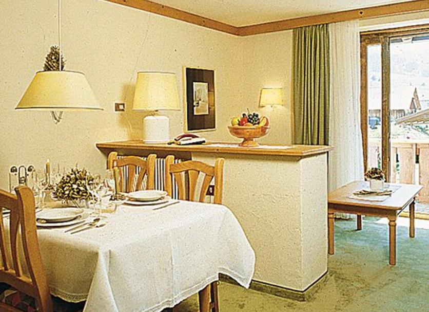 Dining room Photo