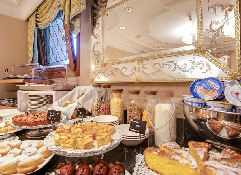 Buffet Photo