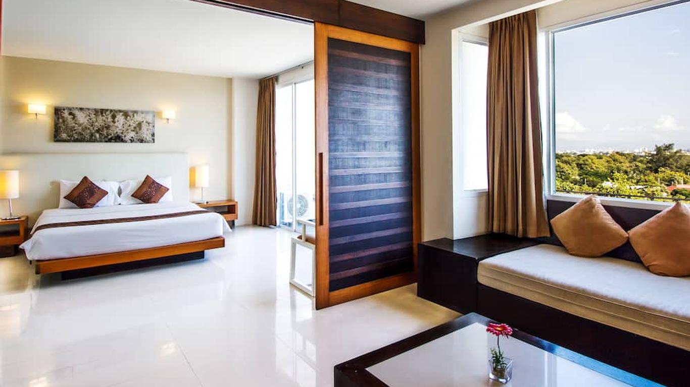 B2 Premier Hotel & Resort