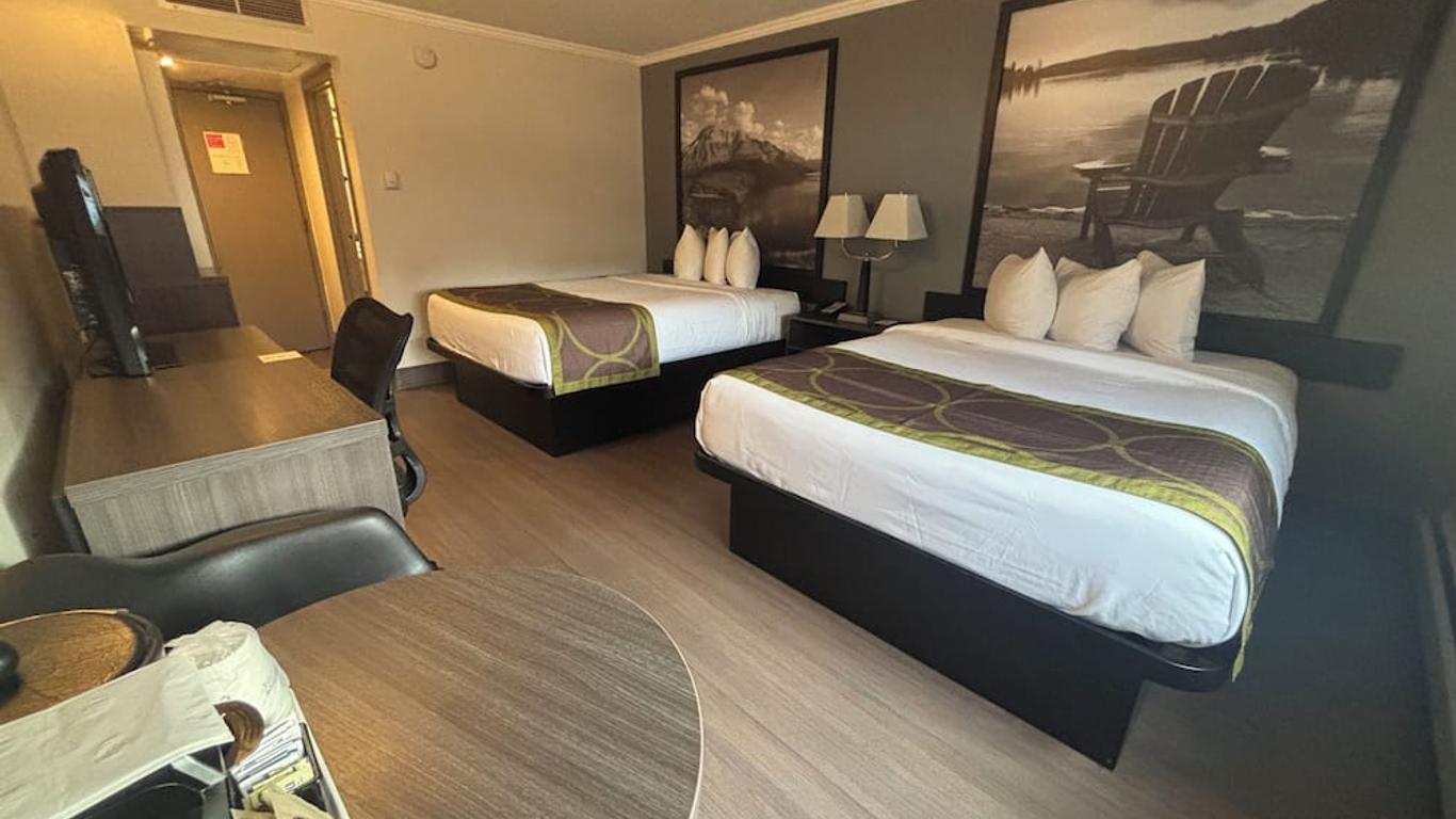 Super 8 by Wyndham Macleod Trail Calgary