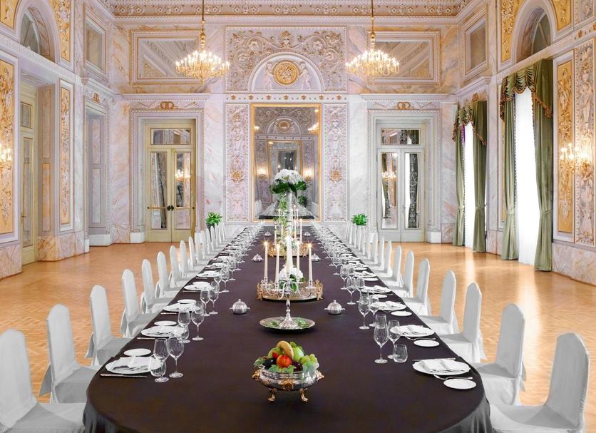 Banquet hall Photo
