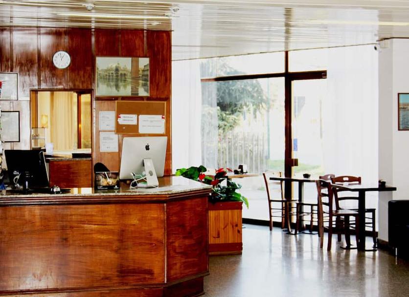 Front desk Photo