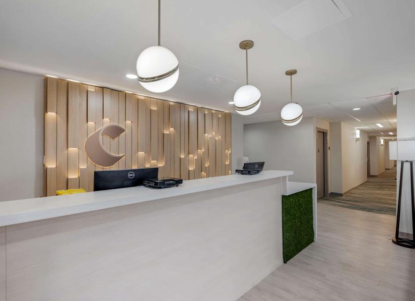 Front desk Photo
