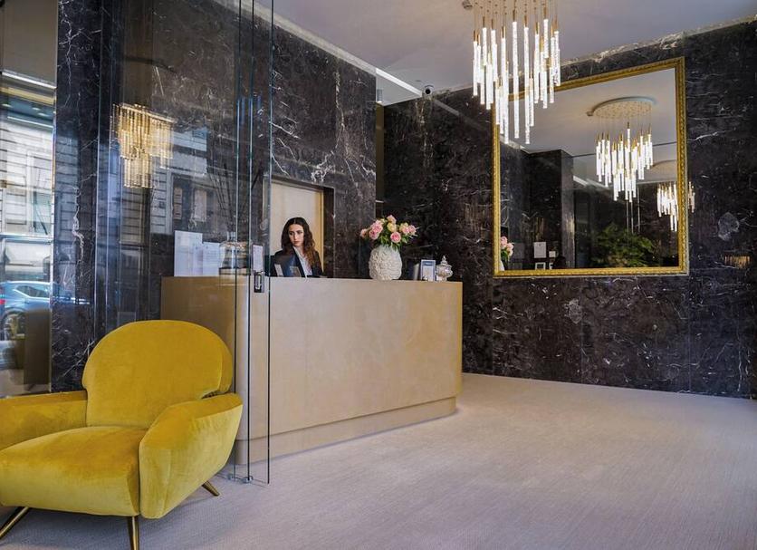 Front desk Photo