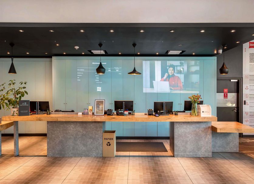Front desk Photo
