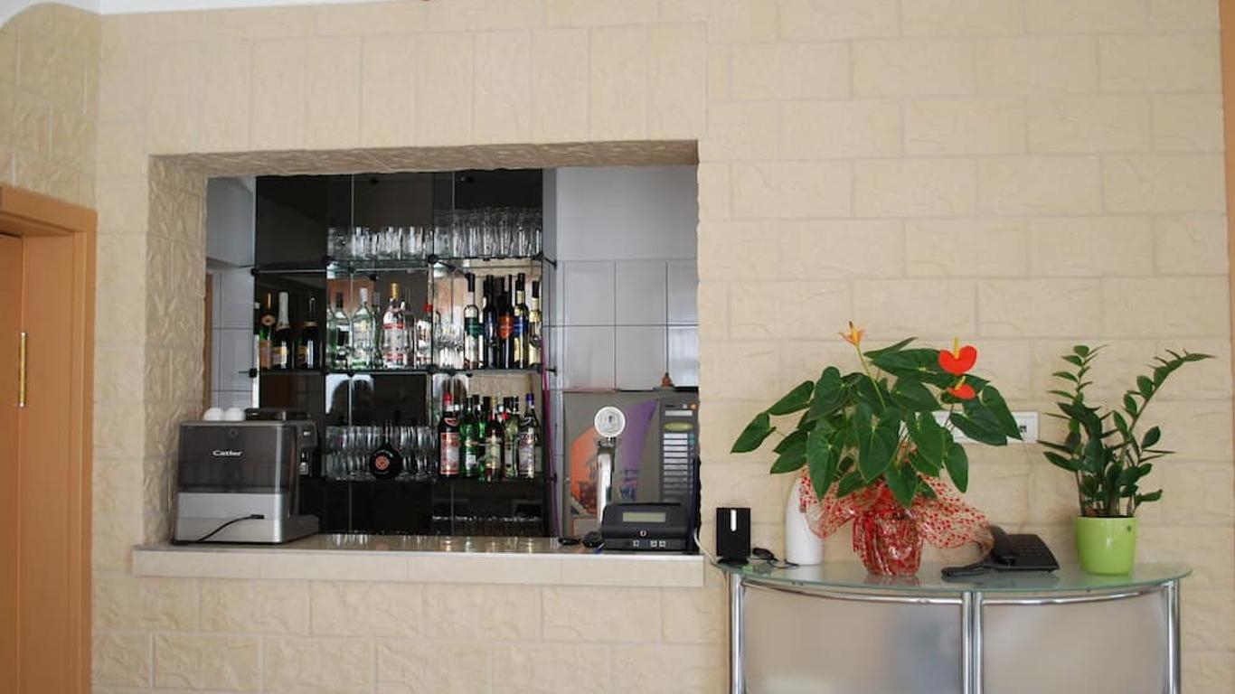 Fonix Hotel