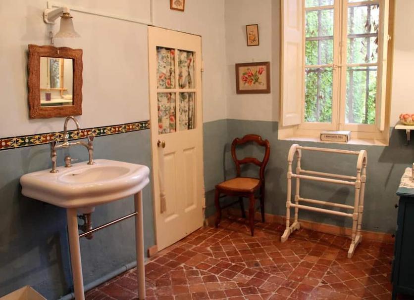 Bathroom Photo