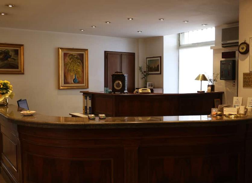 Front desk Photo