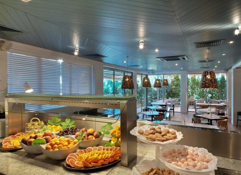 Buffet Photo