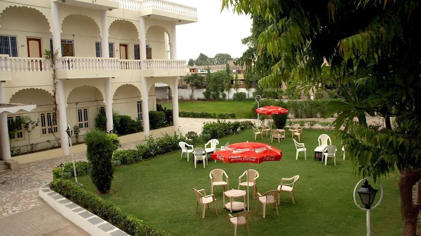 Hotel Saheli Palace