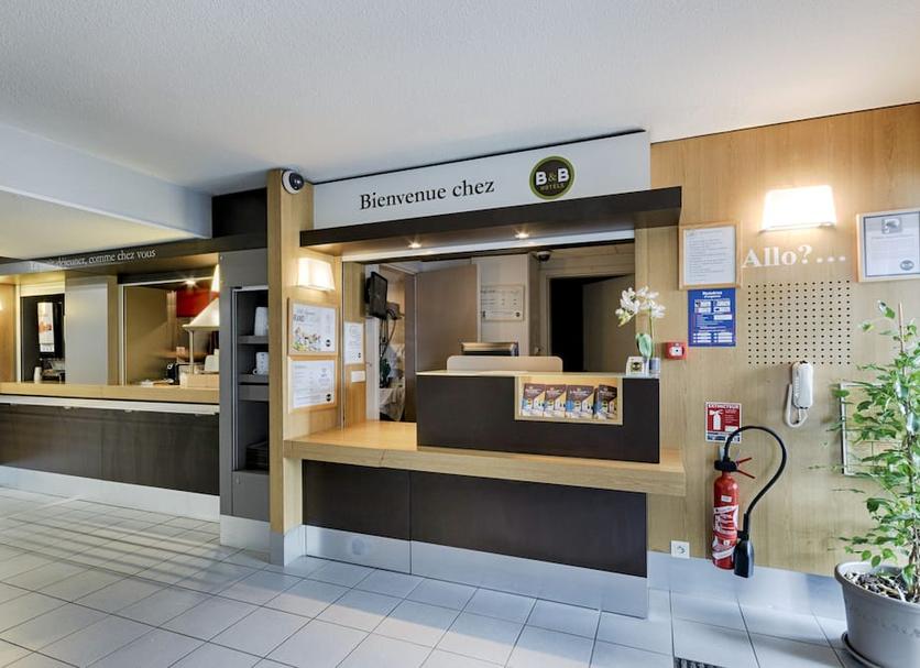 Front desk Photo