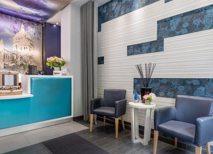 Front desk Photo