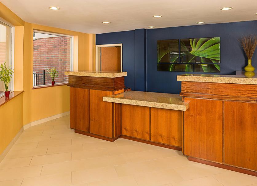 Front desk Photo